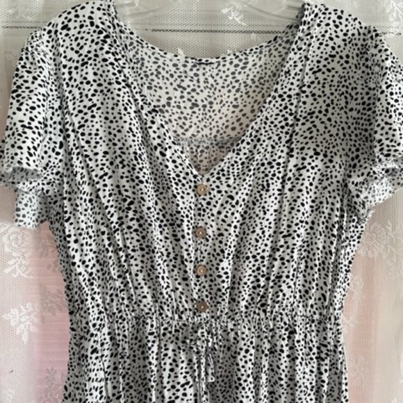 Polka Dot Black on White Dress V Neck Button Front Split Hem Short … - Picture 9 of 9